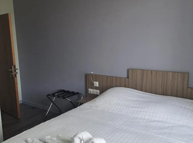 Bed & Breakfast Le Petit Vedaquais 3*