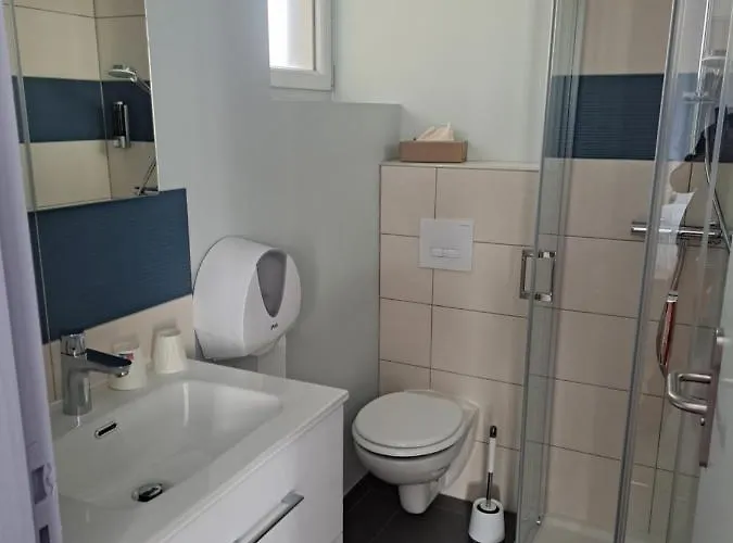 Le Petit Vedaquais Bed & Breakfast 3*